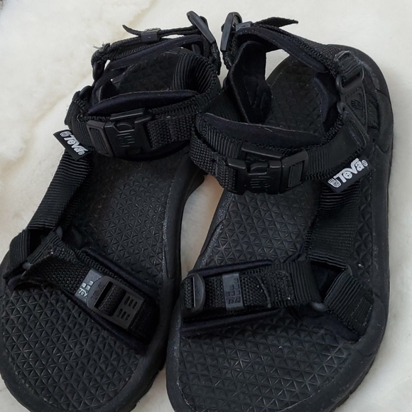 Teva Shoes | Teva Spider Rubber Black Velcro Sandals Size 7 | Poshmark